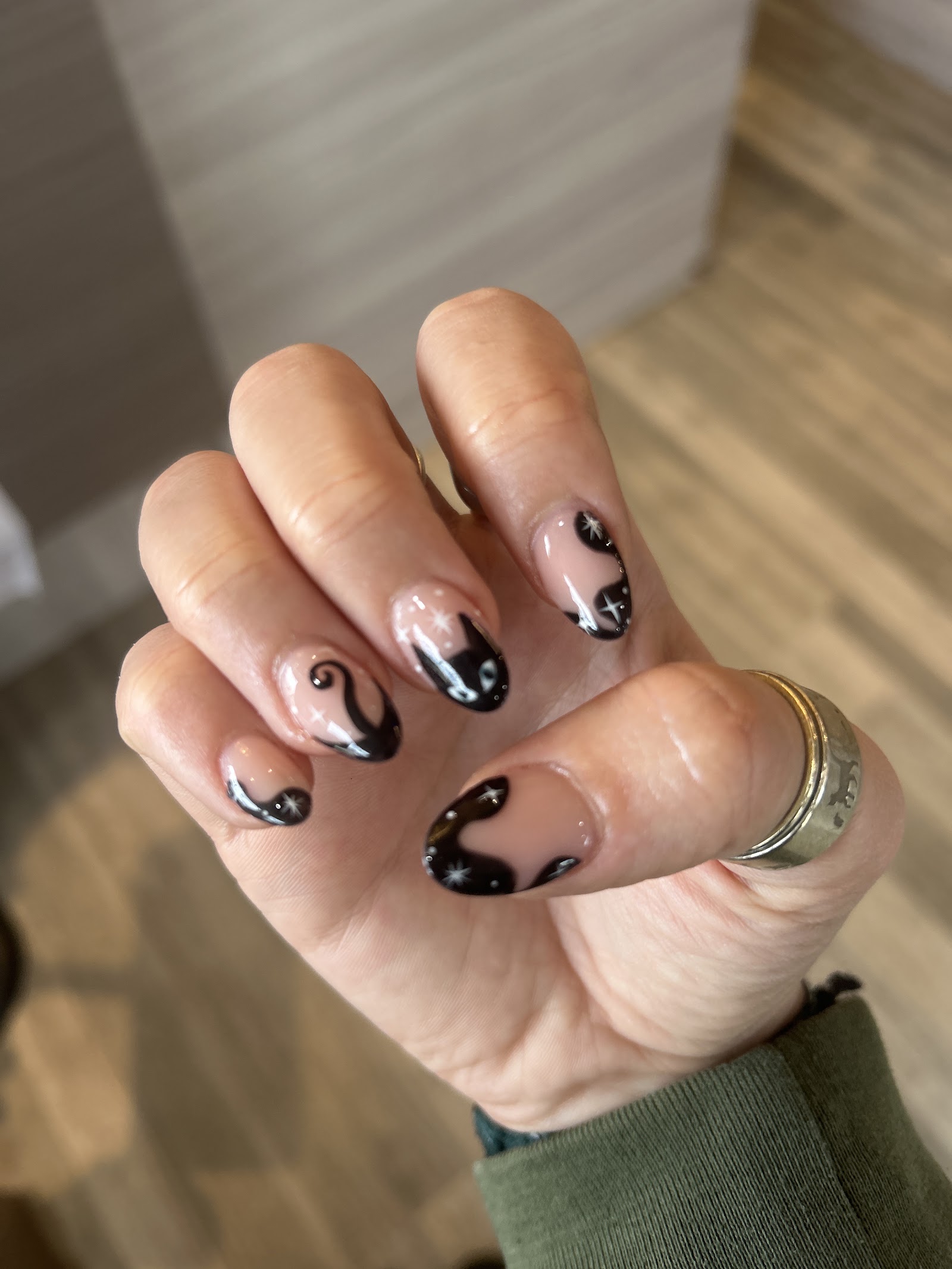 Be Beauty Nails & Spa logo